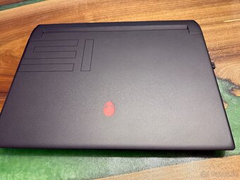 Alienware m15 Ryzen Edition R5 - 3