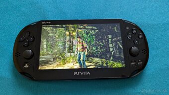 PS Vita 2000 slim čierna s komplet príslušenstvom - 3