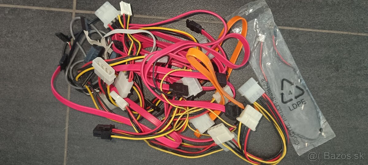 Káble a redukcie - rôzne (USB, HDMI, LAN, LPT, SCSI..atd) - 4