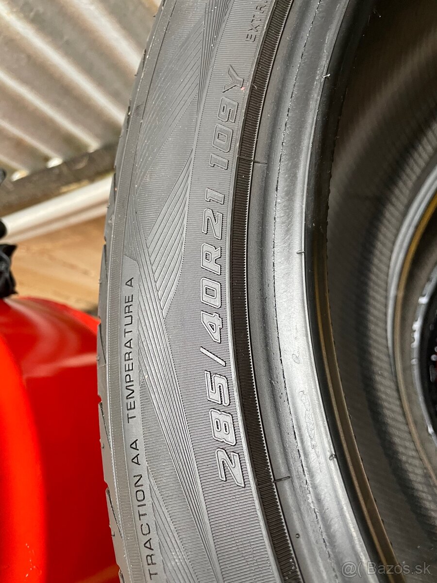 Yokohama 285/40 R21 letné - 4