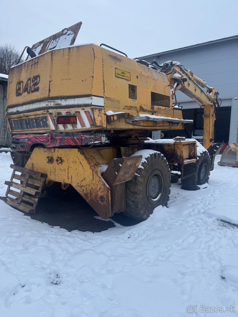 Liebherr A942 - 4