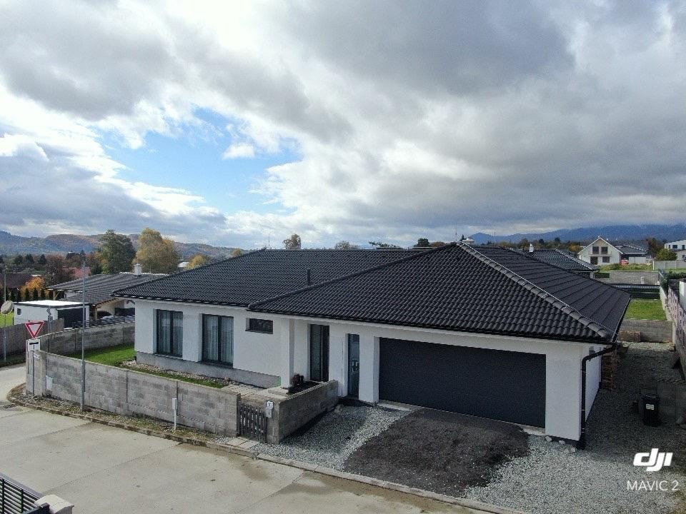 Rodinný dom s dvoj garážou. - 4