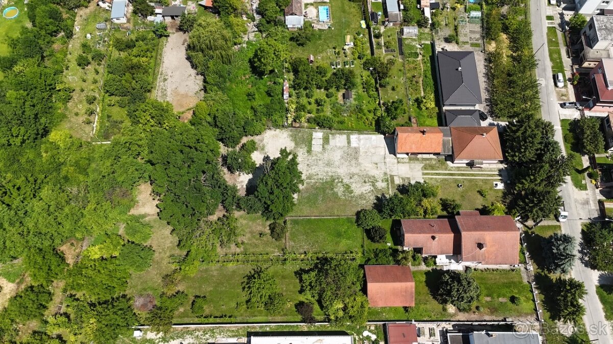 VYDRANY POZEMOK 1760M2 - MOŽNOSŤ ROZDELENIA NA 2 SAMOSTATNÉ - 4