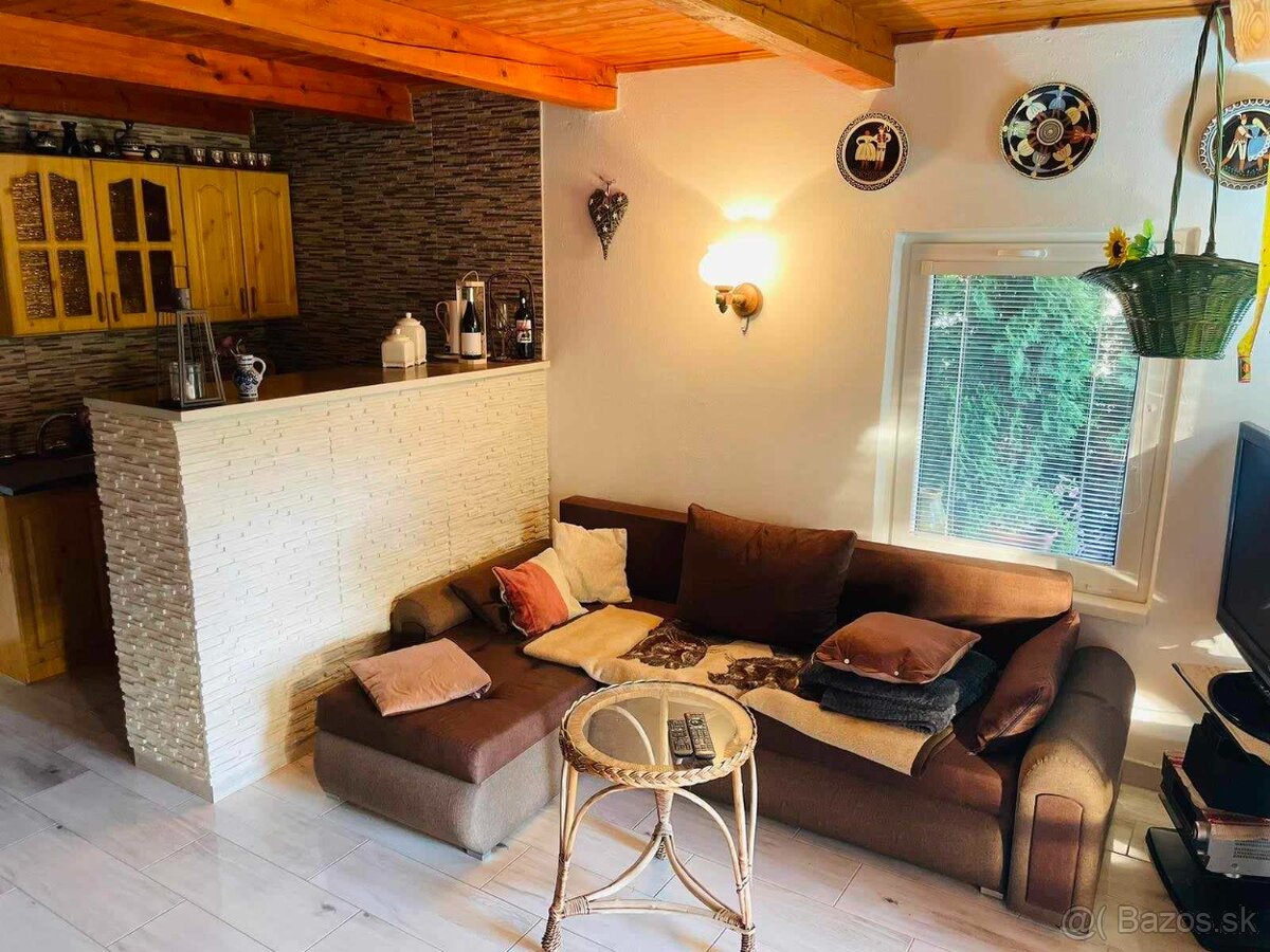 Na predaj veľmi pekná chata na celoročné bývanie -Geča - 4