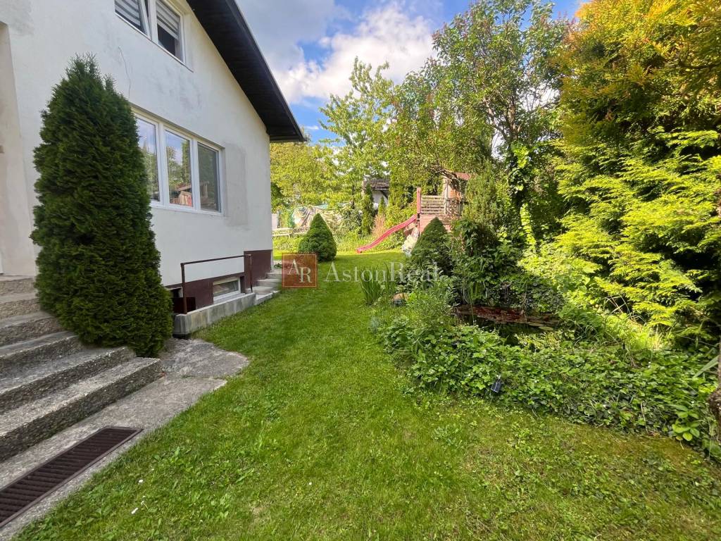 Predaj: rodinný dom s bazénom, altánkom na pozemku 617 m2, S - 4