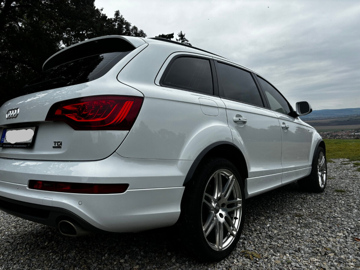 Audi Q7 3.0 TDI S-line Quattro 7 míst - 4