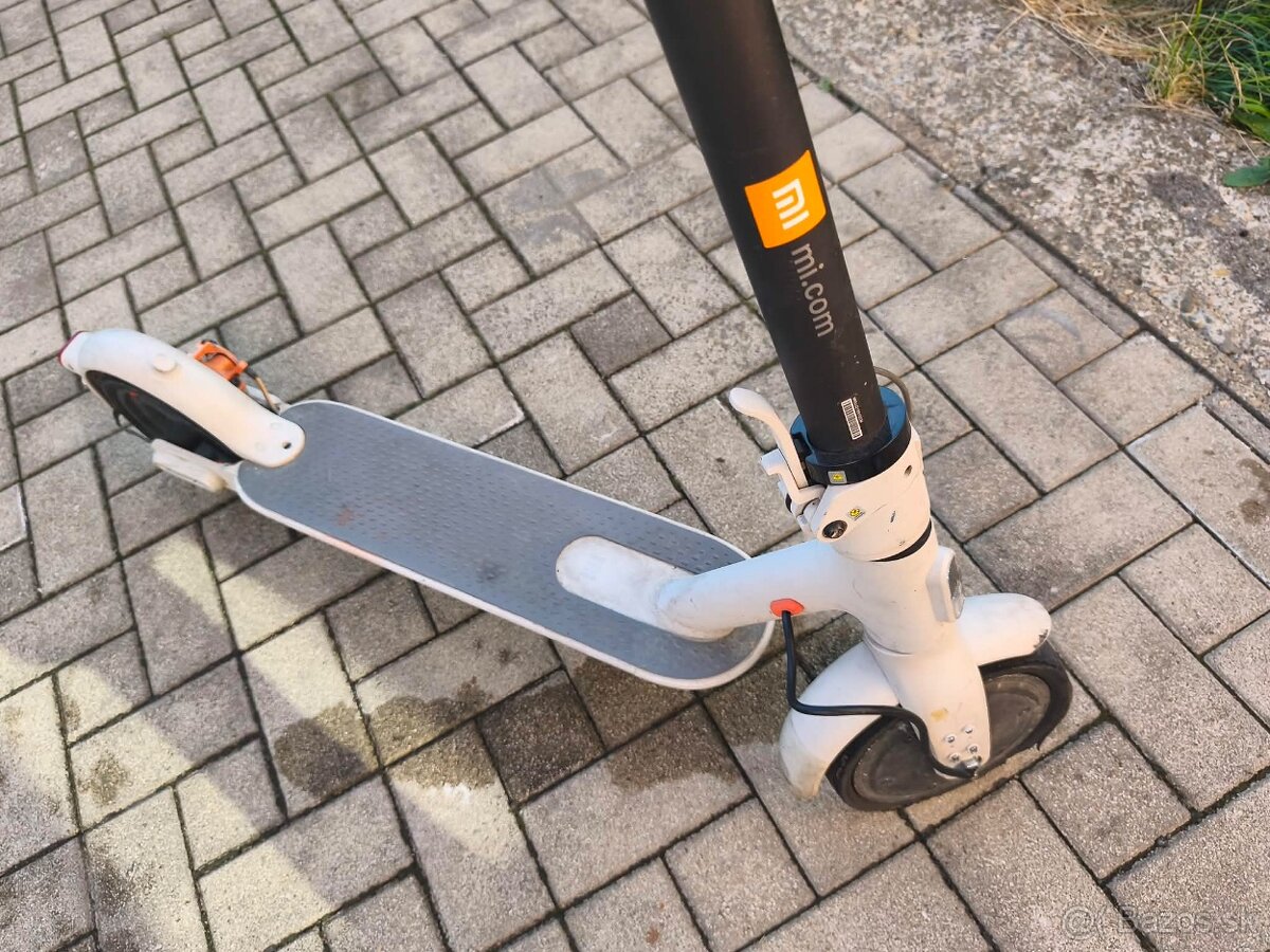 Xiaomi Mi Electric Scooter 3 - 4