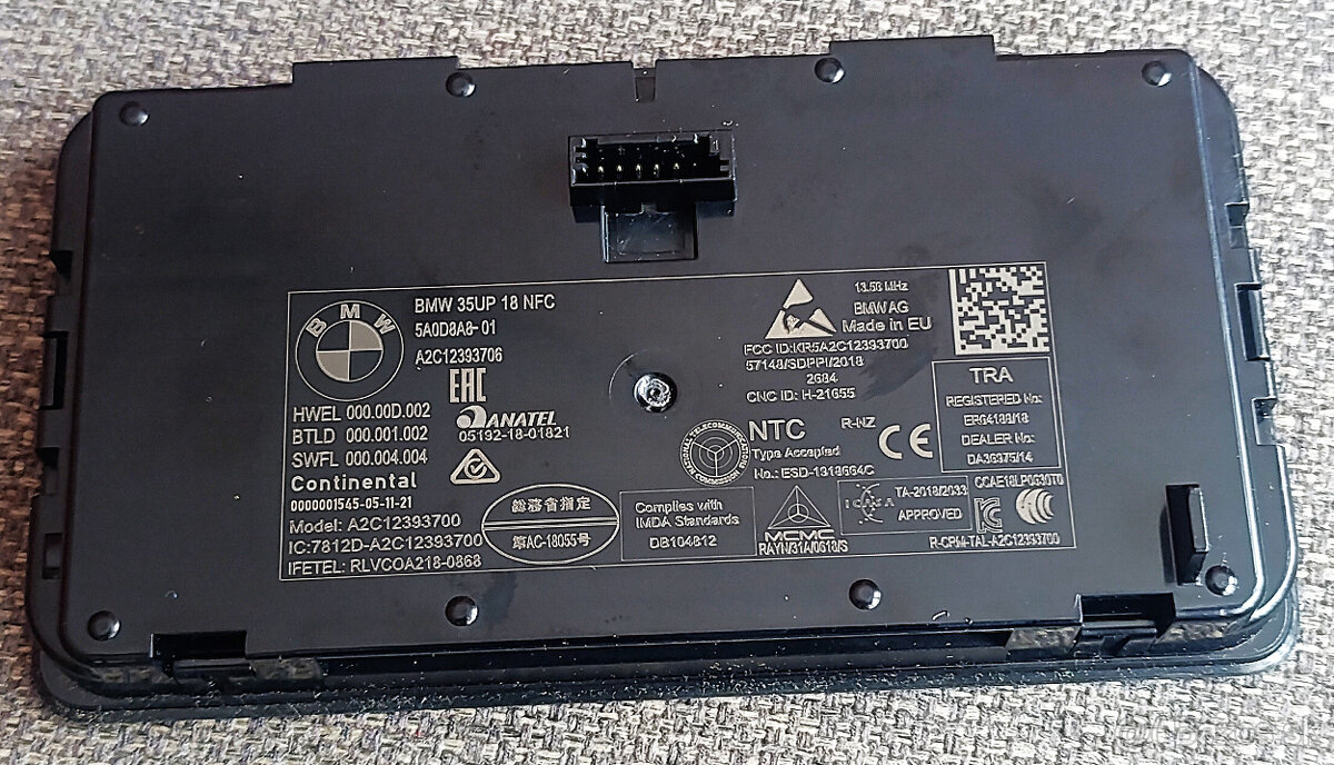 odkladacia priehradka s NFC na BMW - 4