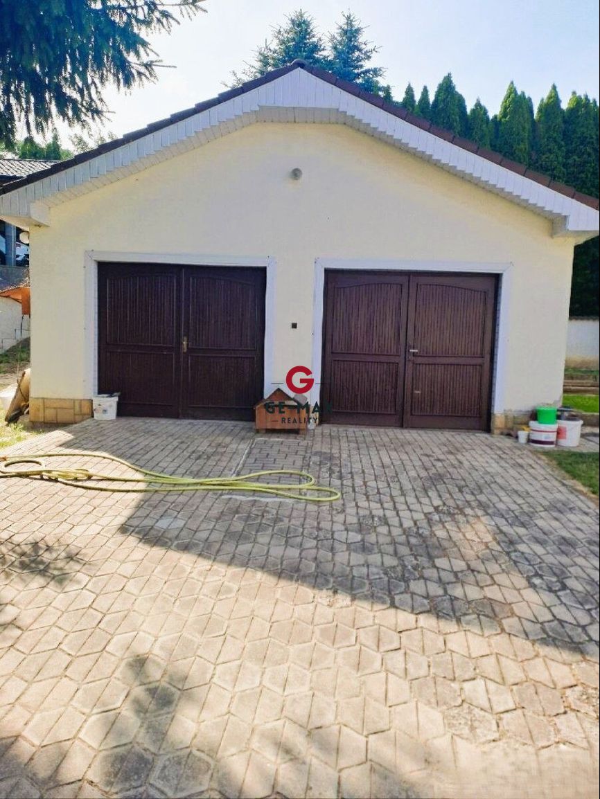 NA PREDAJ: priestranný rodinný dom s dvojgarážou v Kráľovsko - 4