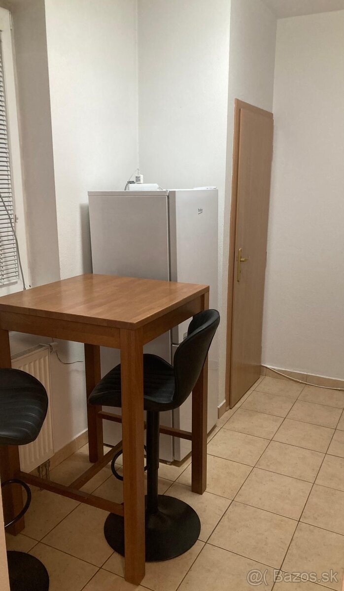 1-izbovy byt na prenajom v centre Púchova - 4