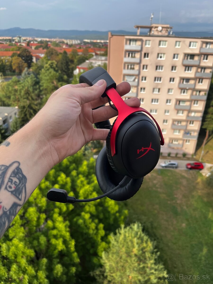 HyperX Cloud III S Wireless Gaming Headset - 4