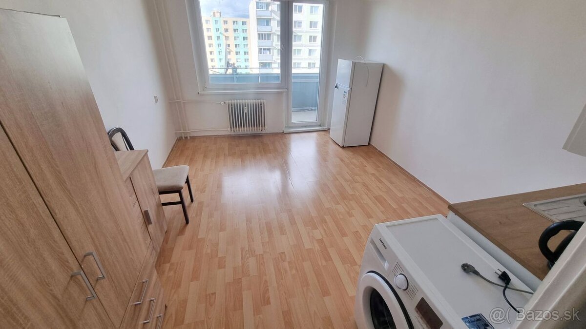 Rezervované - Čiastočne zrekonštruovaný bytík s loggiou - 4