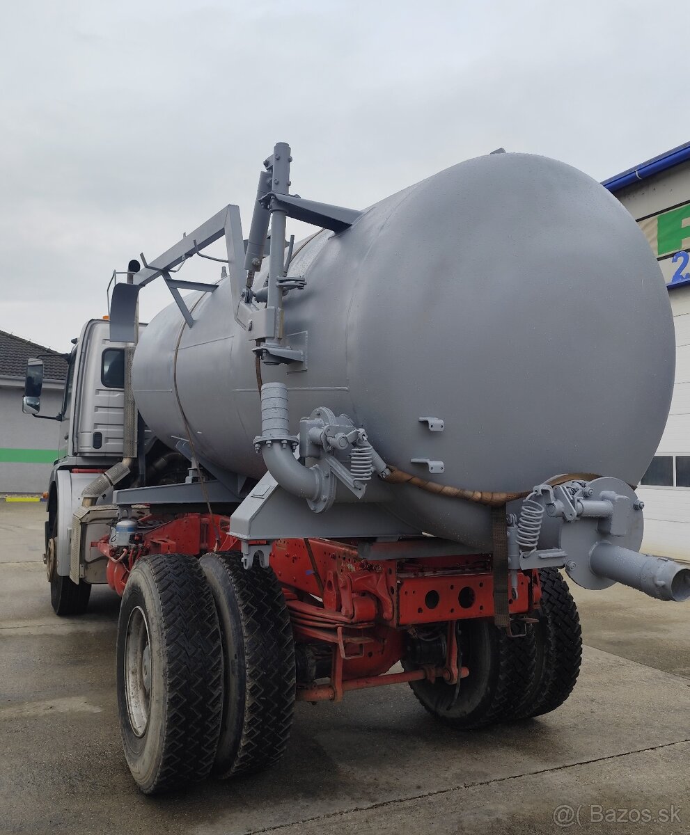 Predám MB AXOR E4 4x2 s cisternou, výborný stav - 4