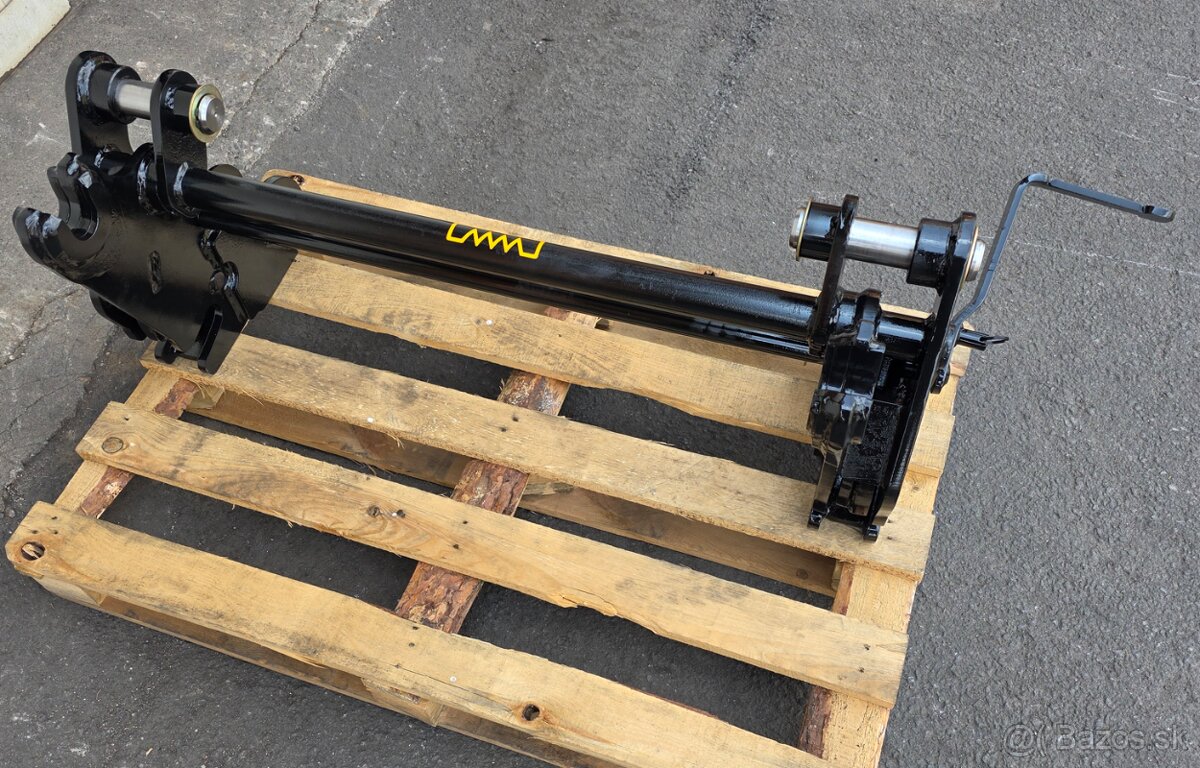 rýchloupínač a paletovacie vidly na traktorbáger komatsu WB - 4