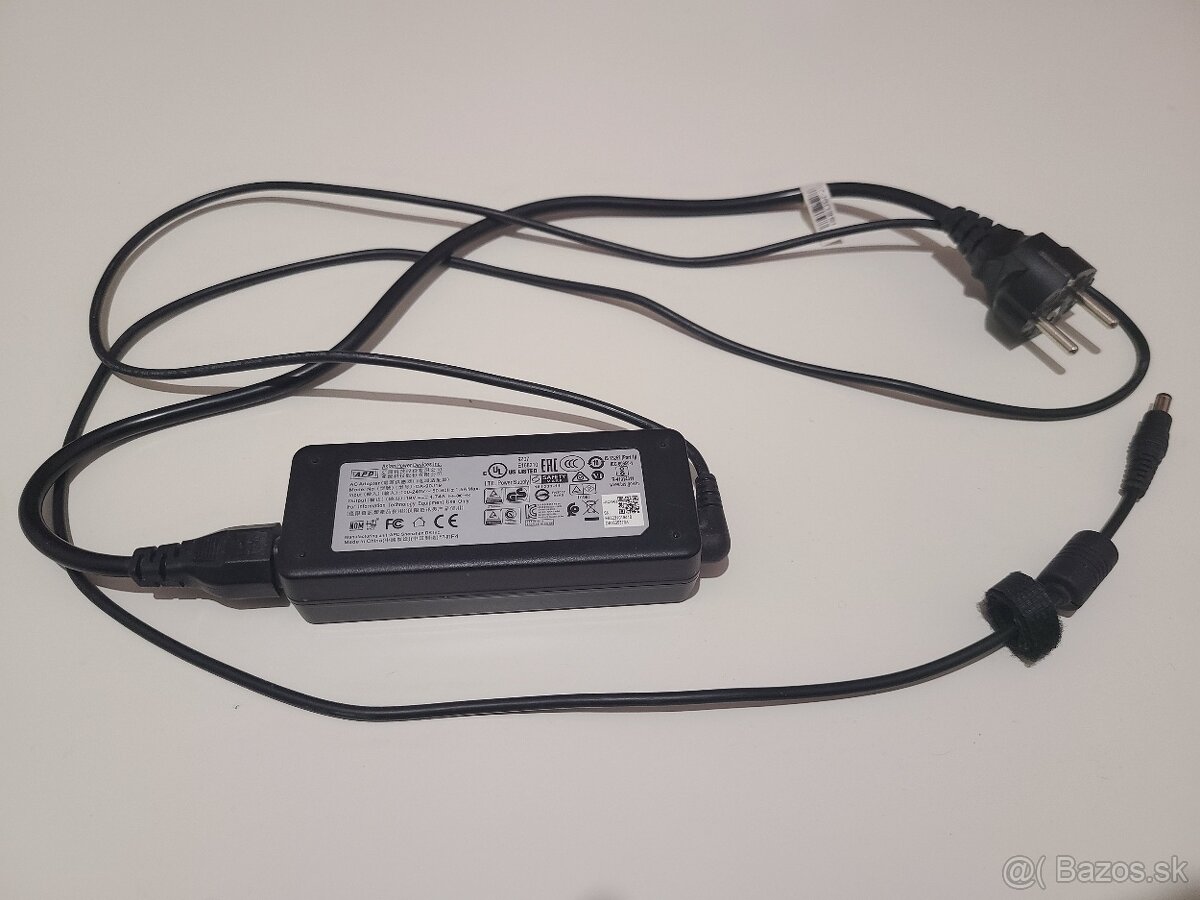 Intel NUC 8i5BEH - 4