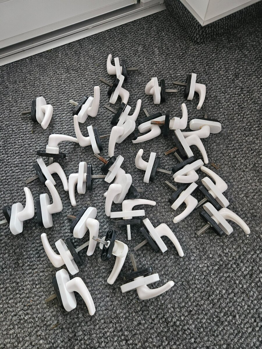 Kľučka na okná - plastová biela - 32ks - 4