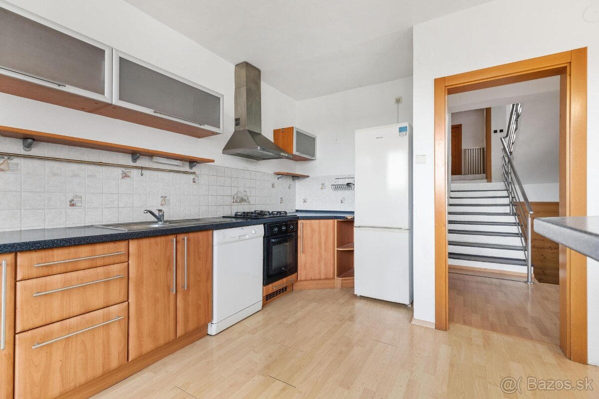 5 IZB.RODINNÝ DOM S ÚŽASNÝM VÝHĽADOM, GARÁŽ,TICHÉ PROSTREDIE - 4