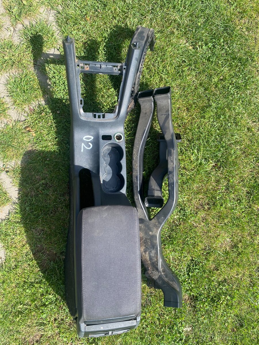 Predám Lakťovú opierku do škoda octavia2 - 4