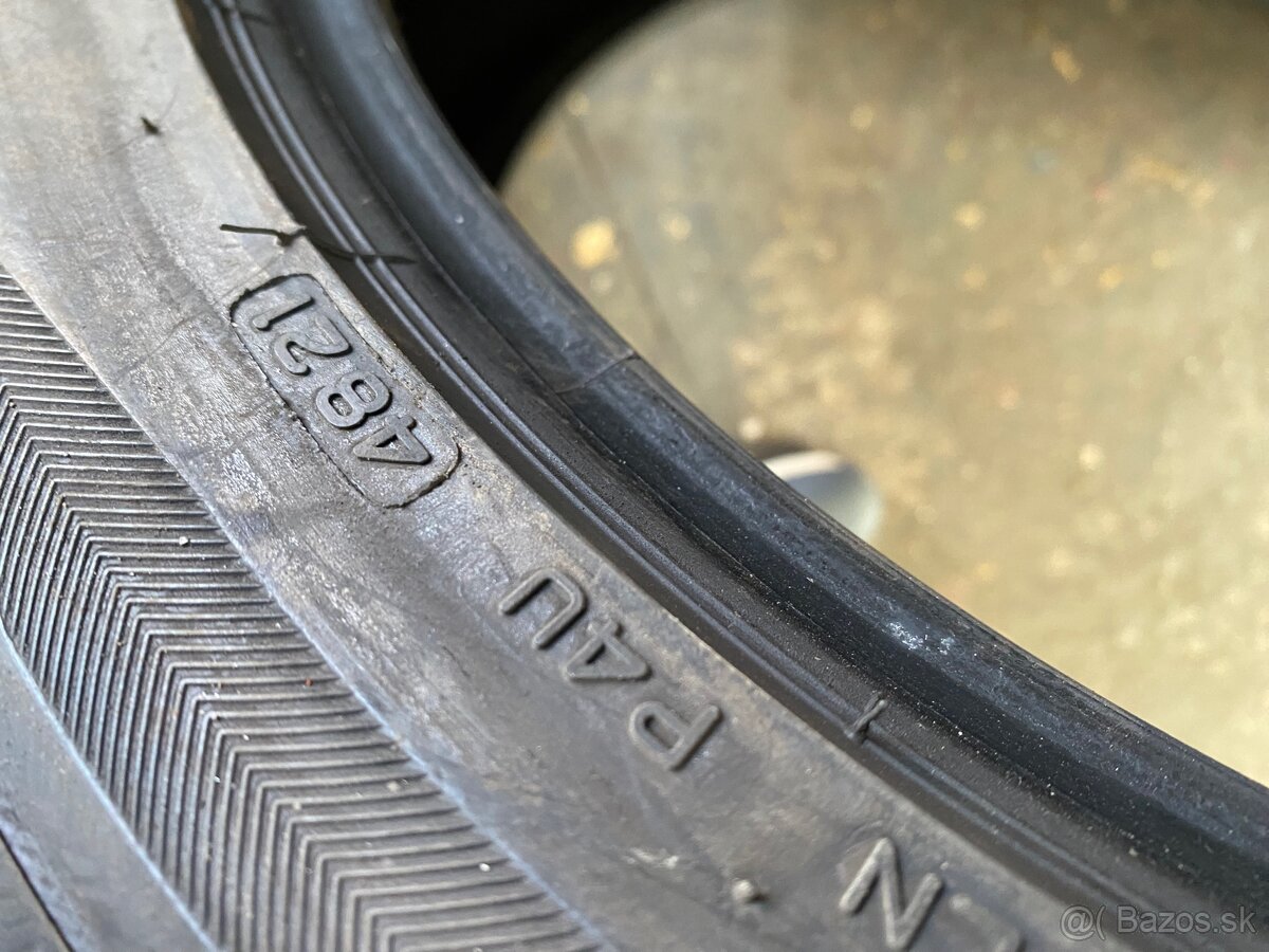 245/45/19 letné - 4