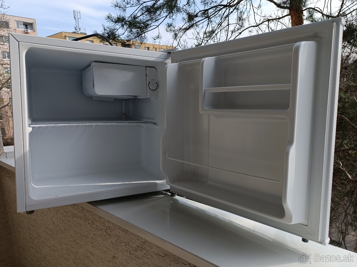 Ponúkam malú chladničku - 4