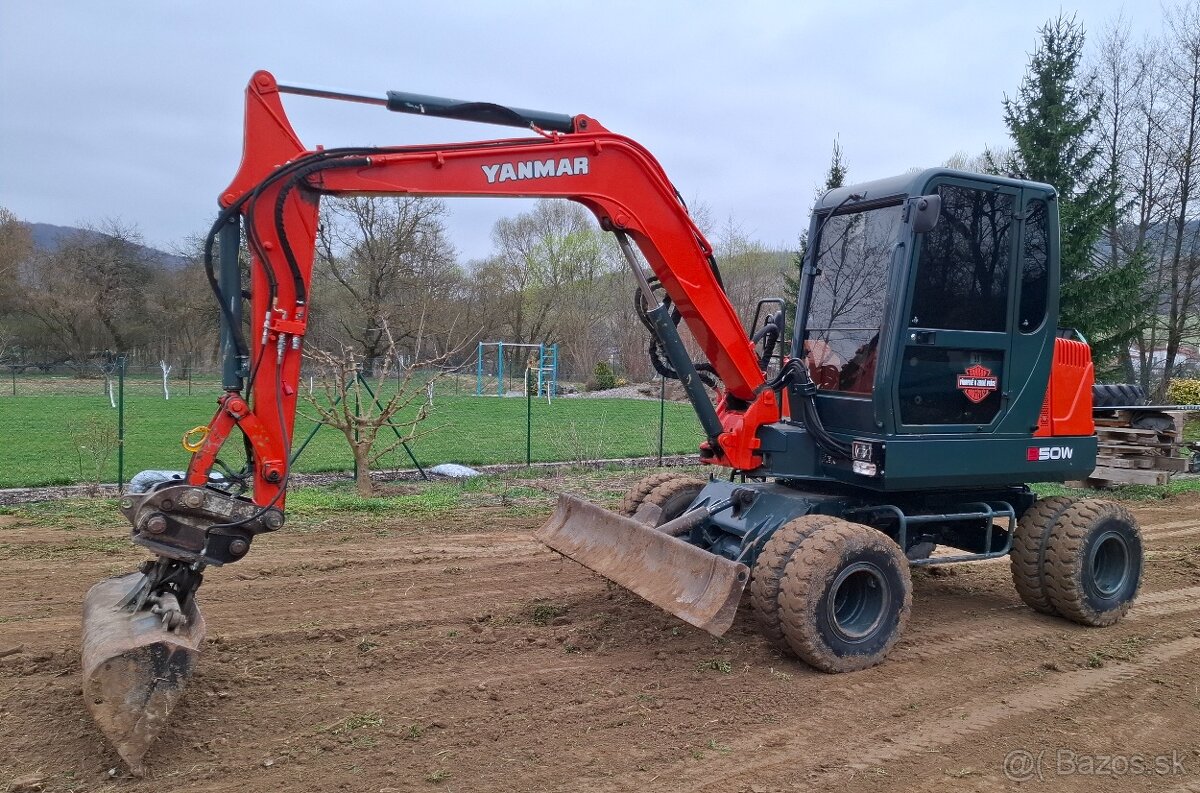 Predam kolesovy bager Yanmar B50W - 4