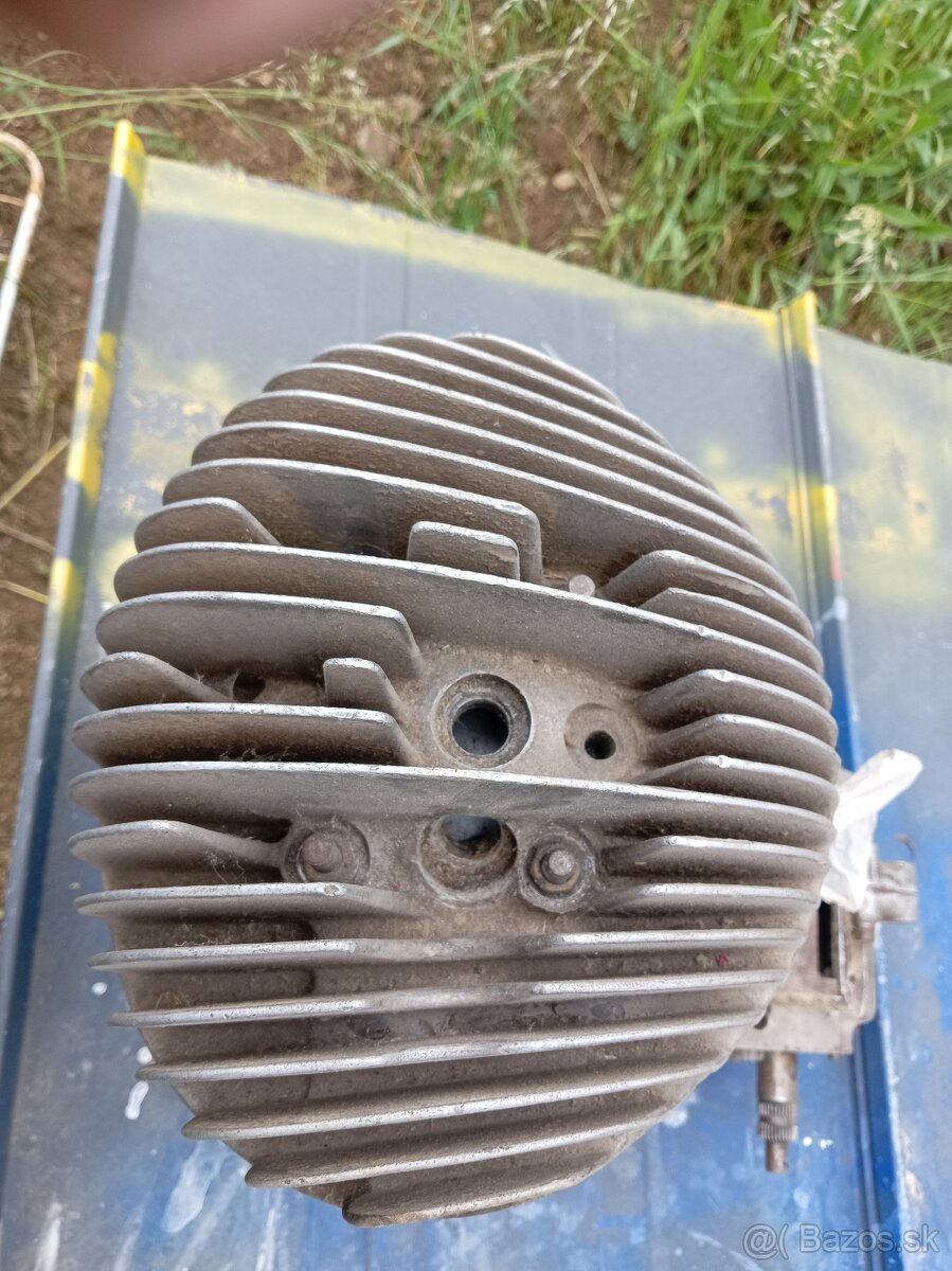 Motor ČZ 250 968 - 4