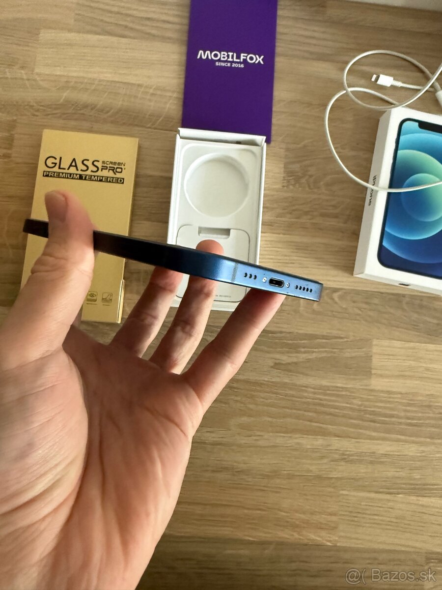 Predám iPhone 12 64GB modrý + obaly a sklá - 4