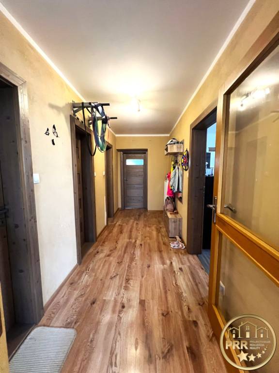 ZNÍŽENÁ CENA Pekný čiastočne prerobený rod.dom, V. Ch - 4