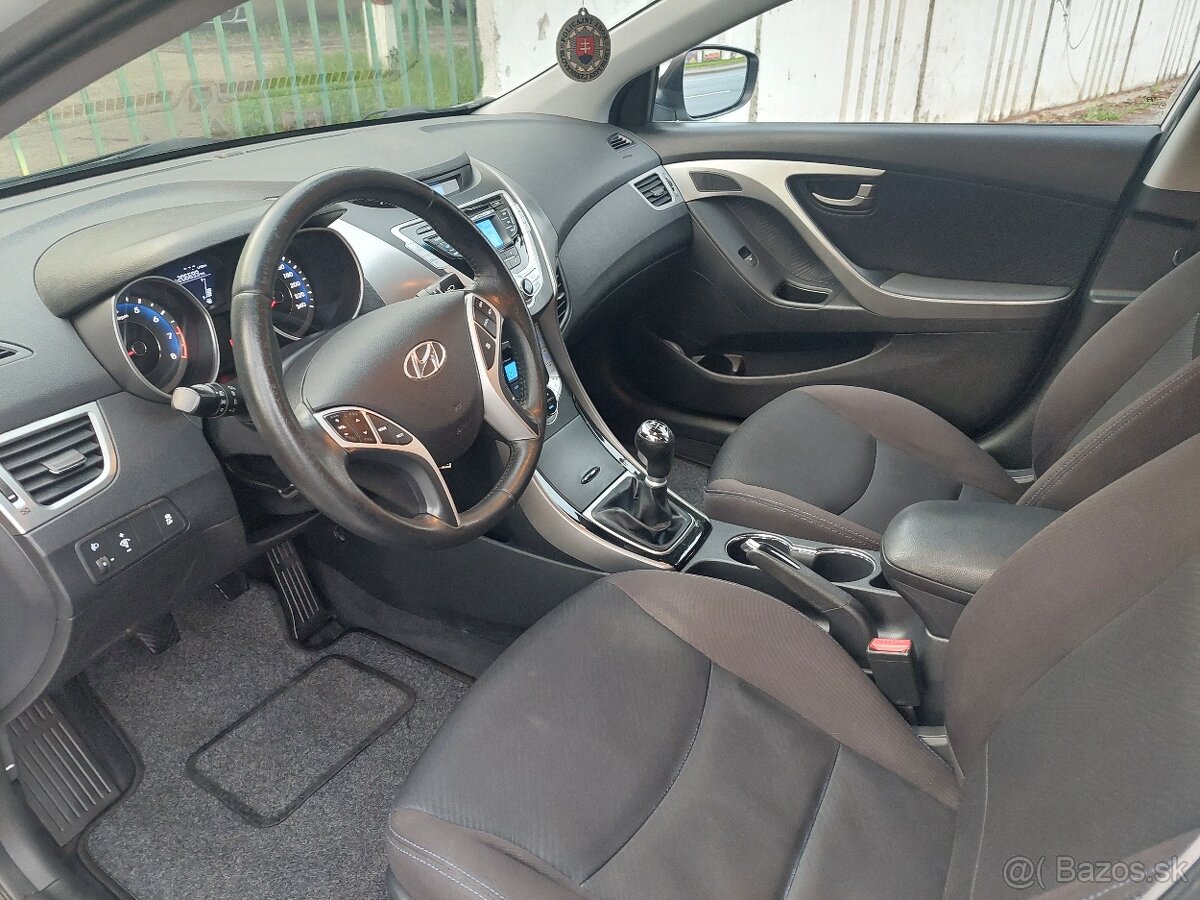 Hyundai Elantra 1,6i 97kW - 4