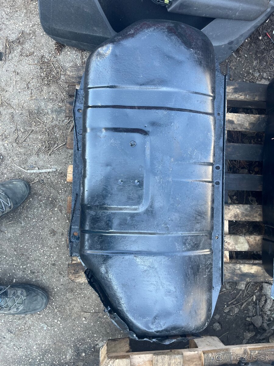 Nádrž Mitsubishi Pajero 2 - 4