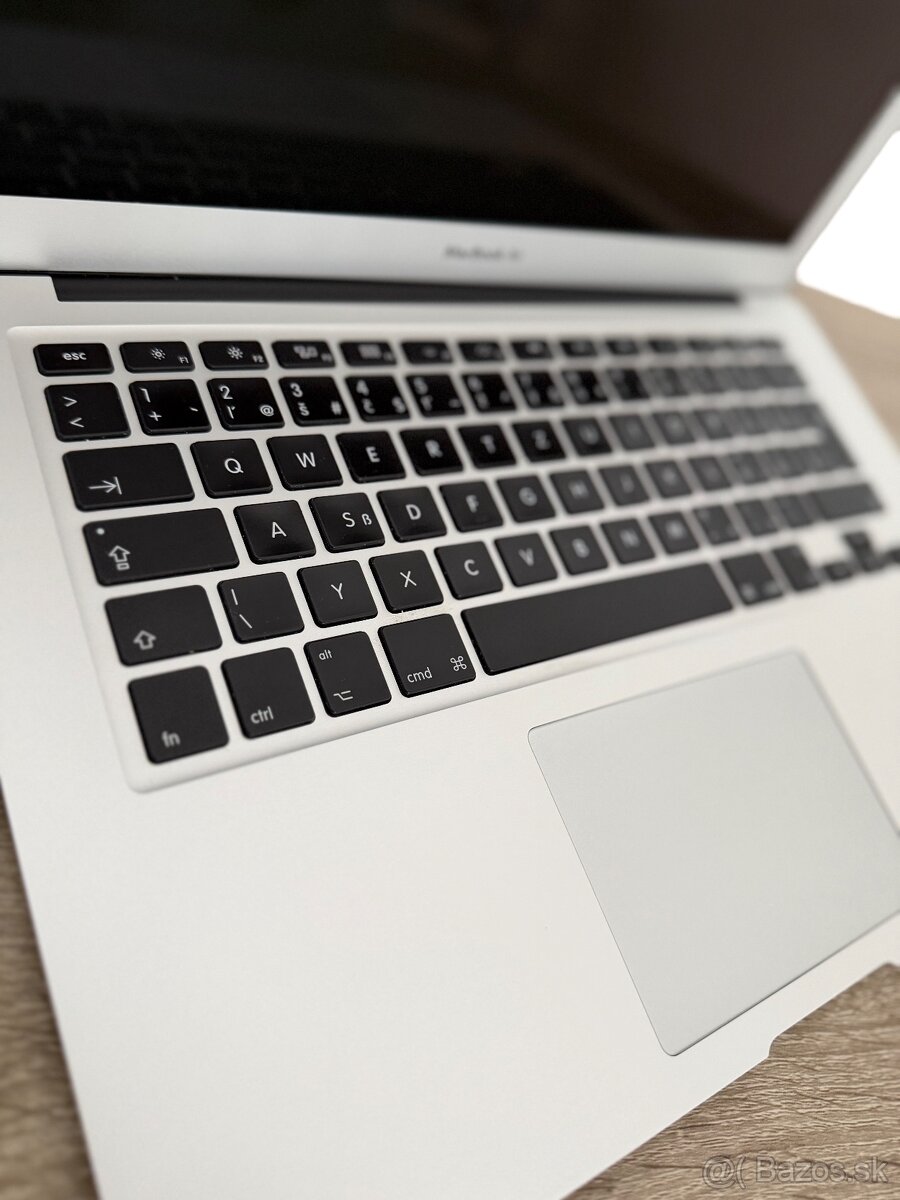 MacBook Air 13” (2017) - 4