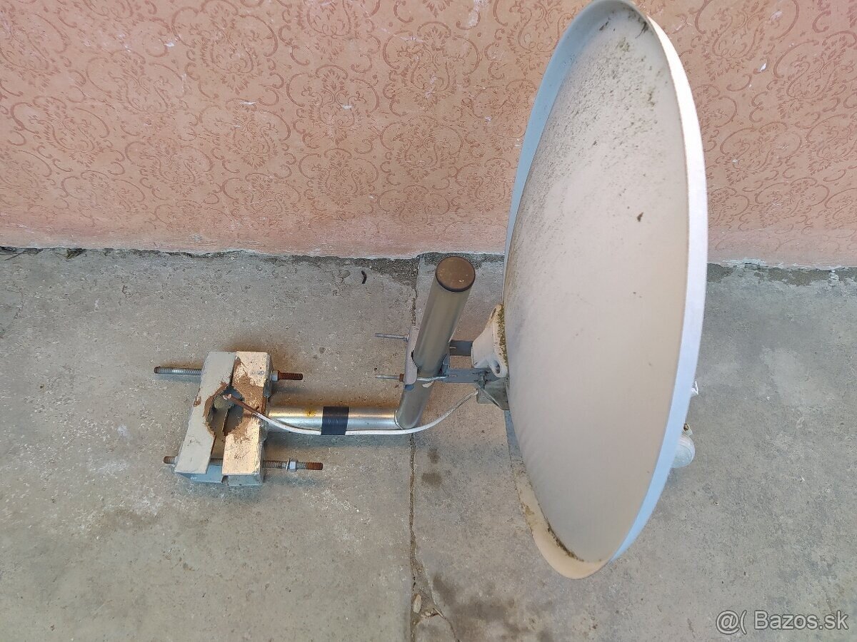 Predám parabolu so stojanom a uchytením. Cena za celok: 10€ - 4