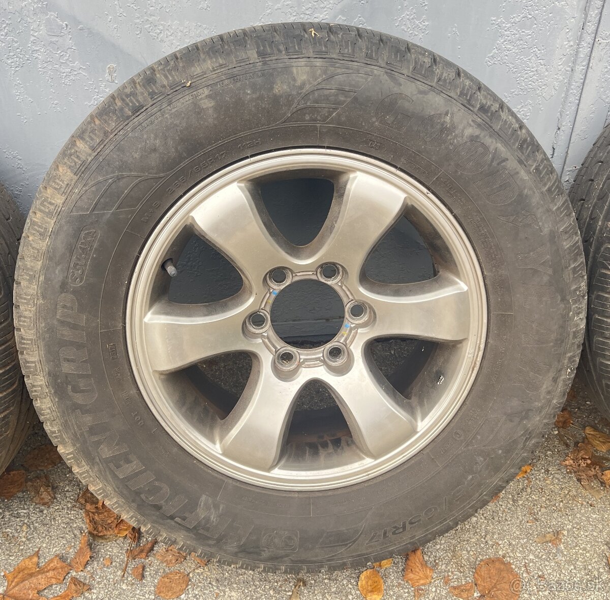 Predam 4ks Toyota Land Cruiser kolesa 265/65 R17 +Good Year - 4