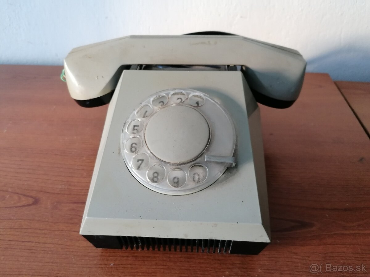 Staré telefóny - 4