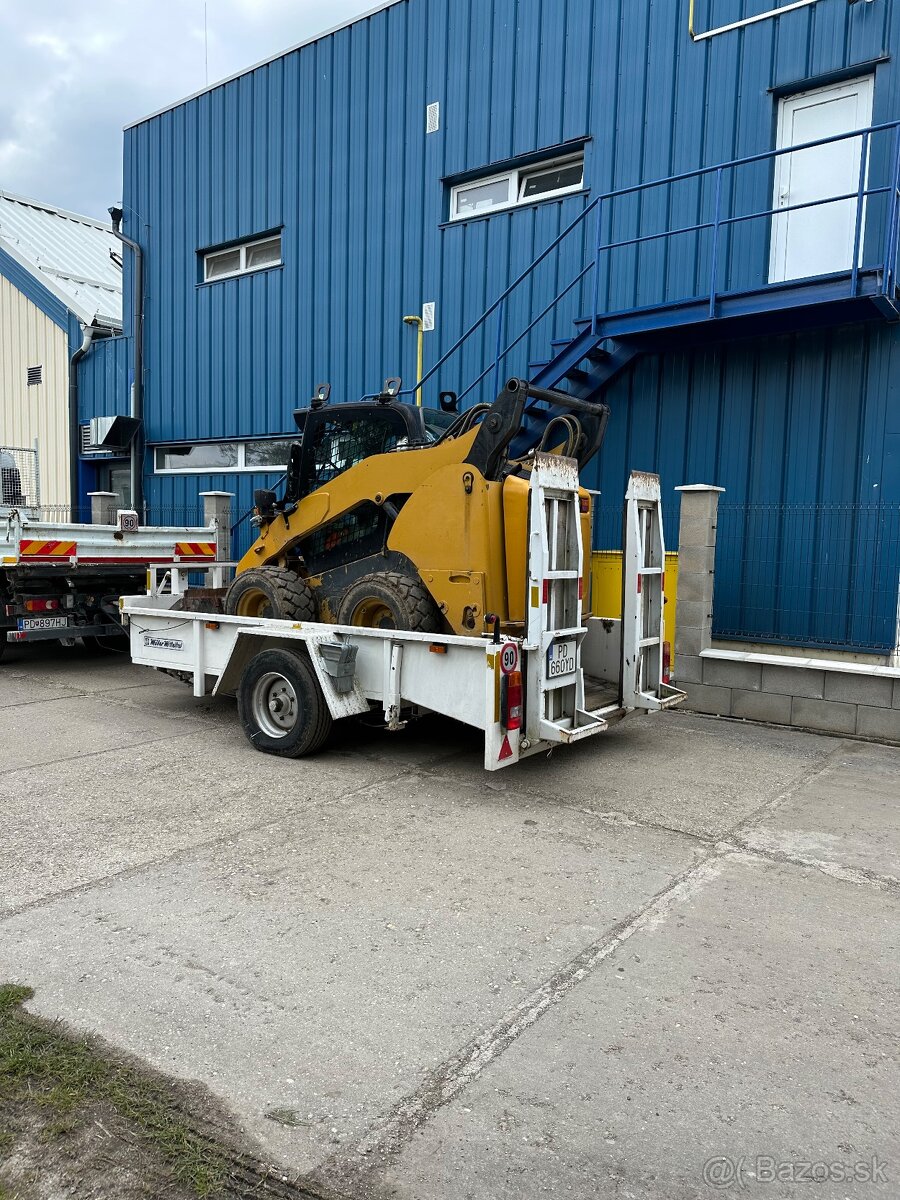 Šmykom riadený nakladač Caterpillar 262C - 4