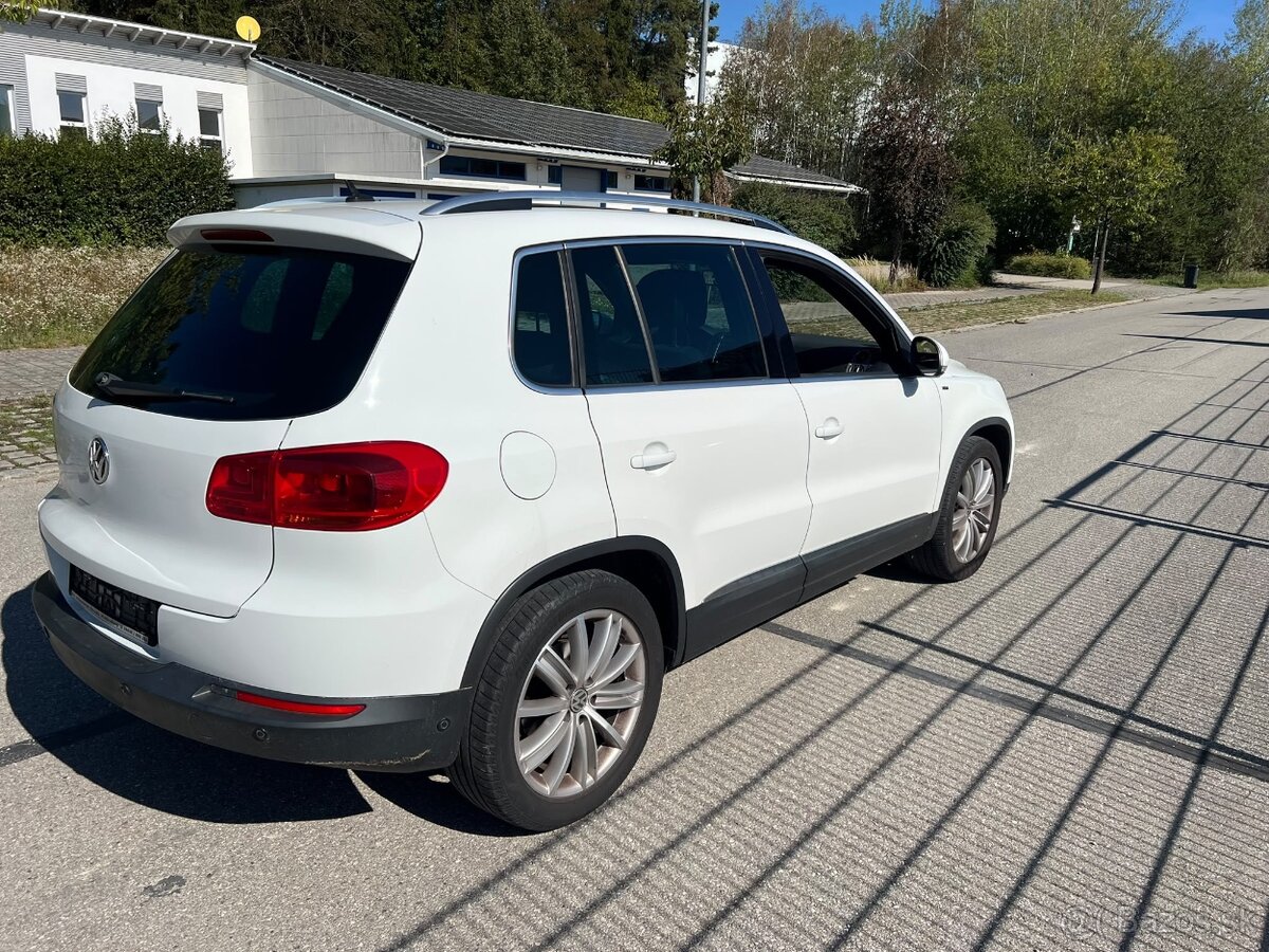 VW Tiguan 2,0 tdi - 4