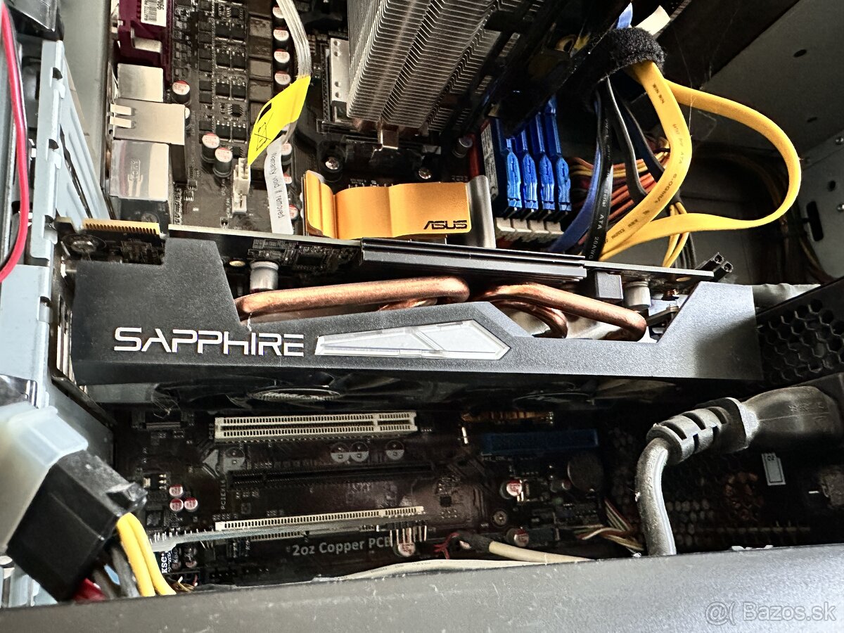 Pc zostava s monitorom a reproduktormi - 4