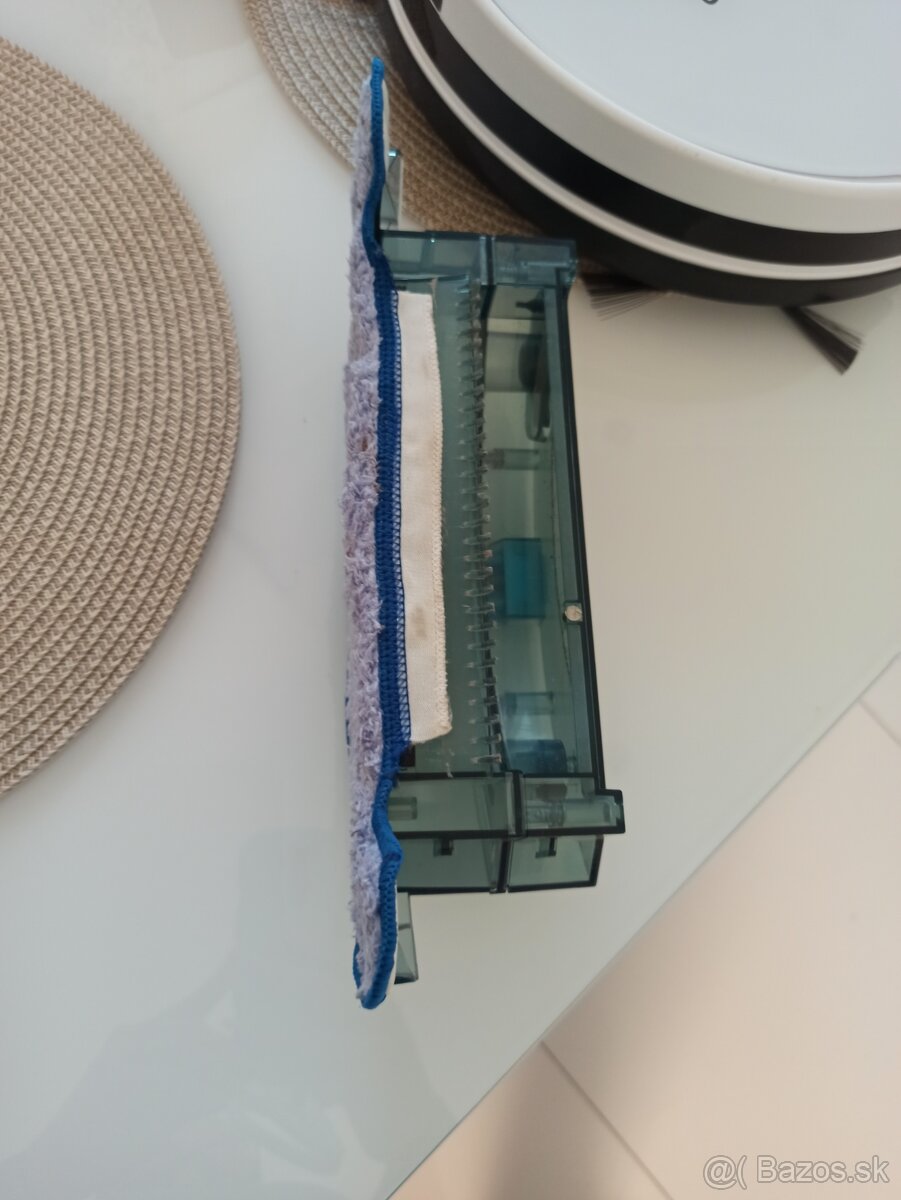 Robotický vysávač concept s mopom - 4