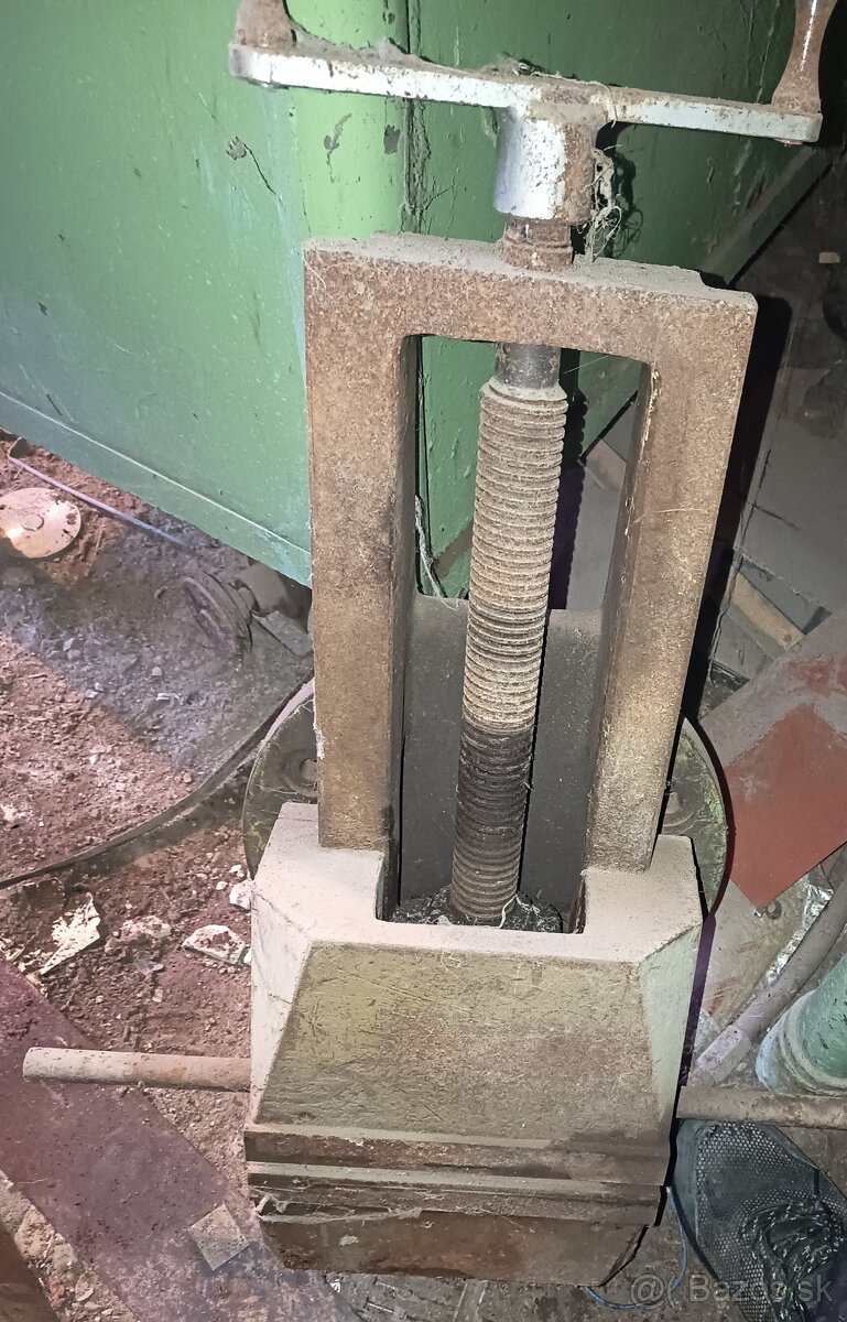 Predám veľký strojový ruský zverák - 4