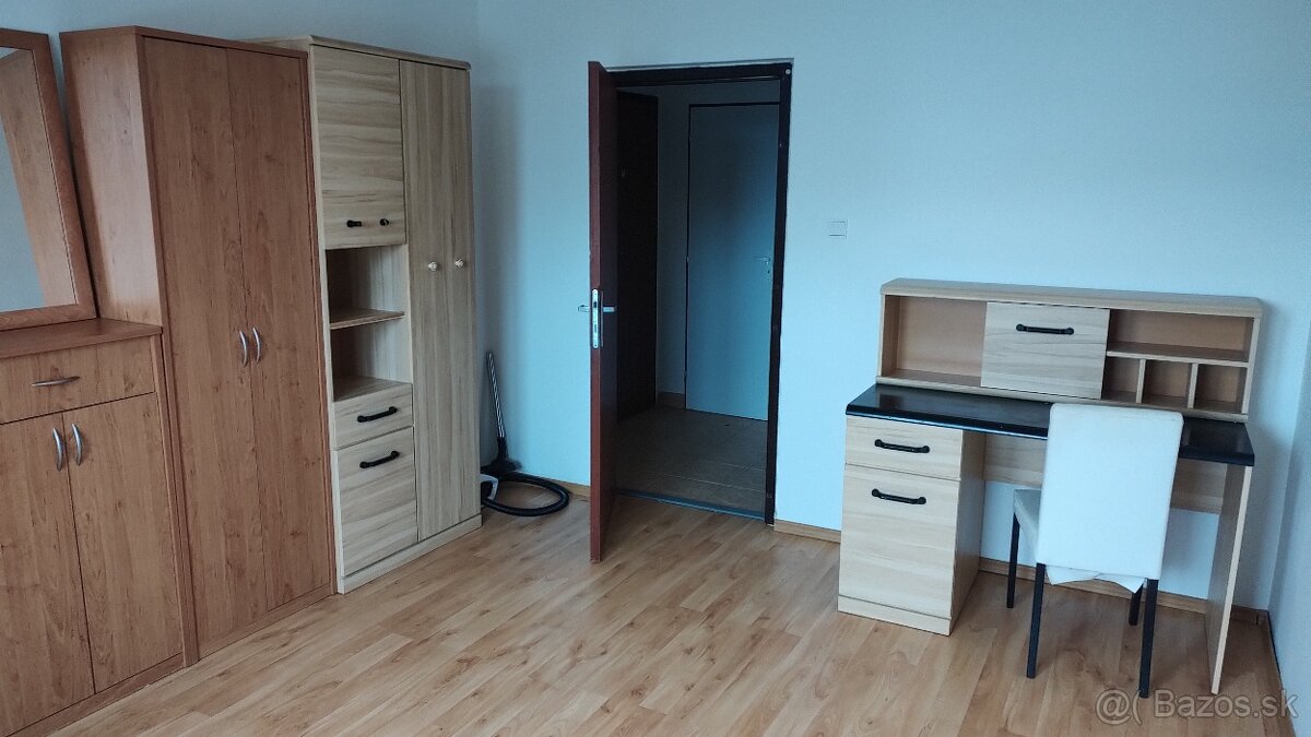 Akcia "Black Sabat" Prenajmem 3i byt v Trenčíne na Juhu - 4