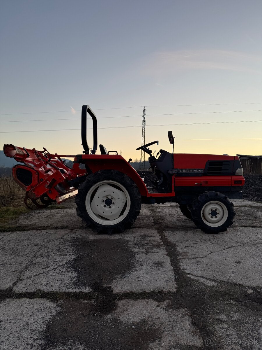 Japonský malotraktor Kubota GL200 s rotavátorom - 4
