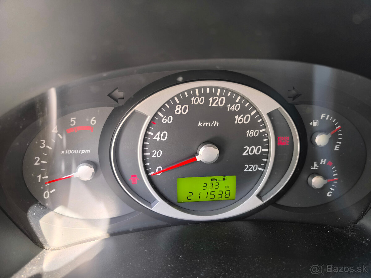 Predám HYUNDAI TUCSON SUV 2.0 103kw 4x4 - 4