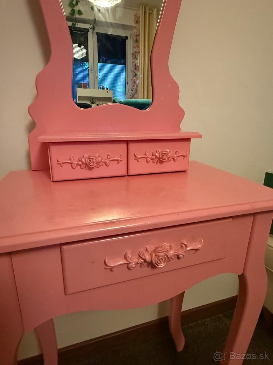 Kozmetický stolík - 4