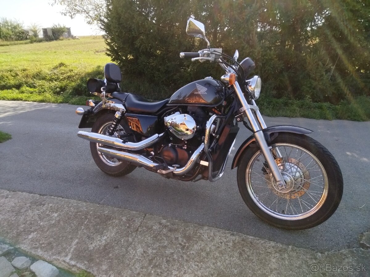 Predám Hondu VT 750 S. R.v. 2011. - 4