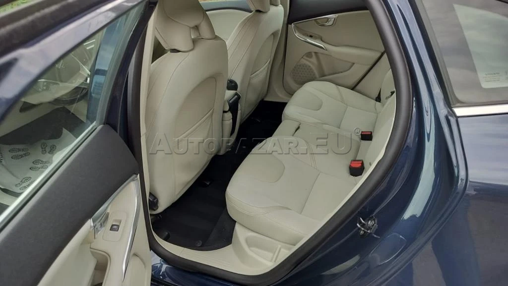 Volvo V40 D3 Momentum Geartronic - 4