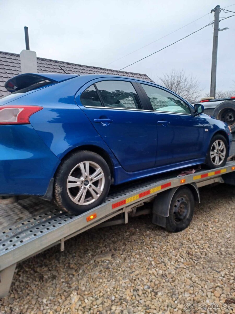 Rozpredám Mitsubishi Lancer 1.8 103kw 2008 - 4