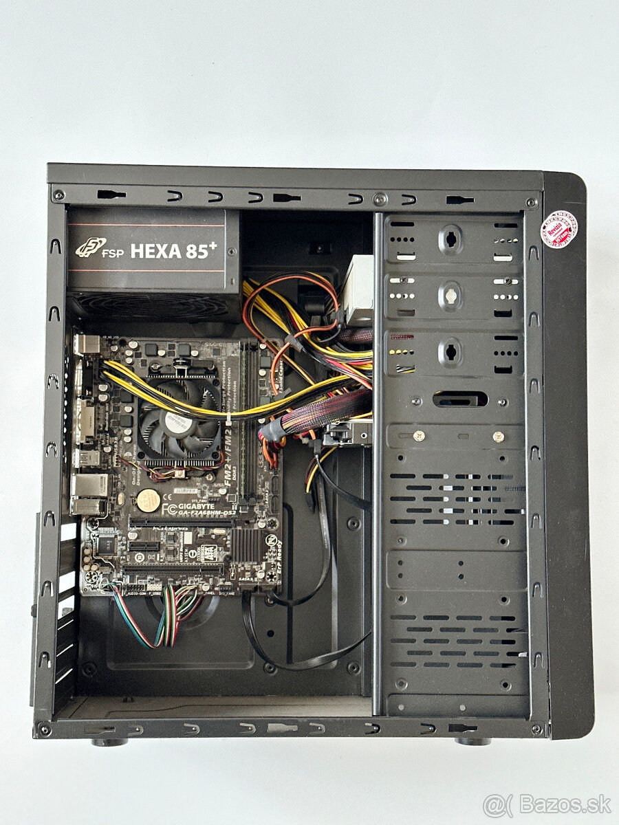 Počítač Logic s monitorom a príslušenstvom - 4