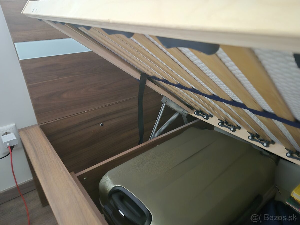 Manželská posteľ - 4