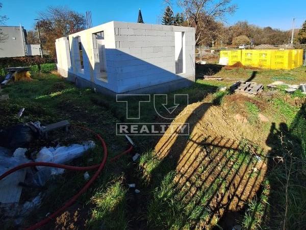 ZNÍŽENÁ CENANa predaj SLNEČNÝ POZEMOK  s ROZOSTAVANOU... - 4