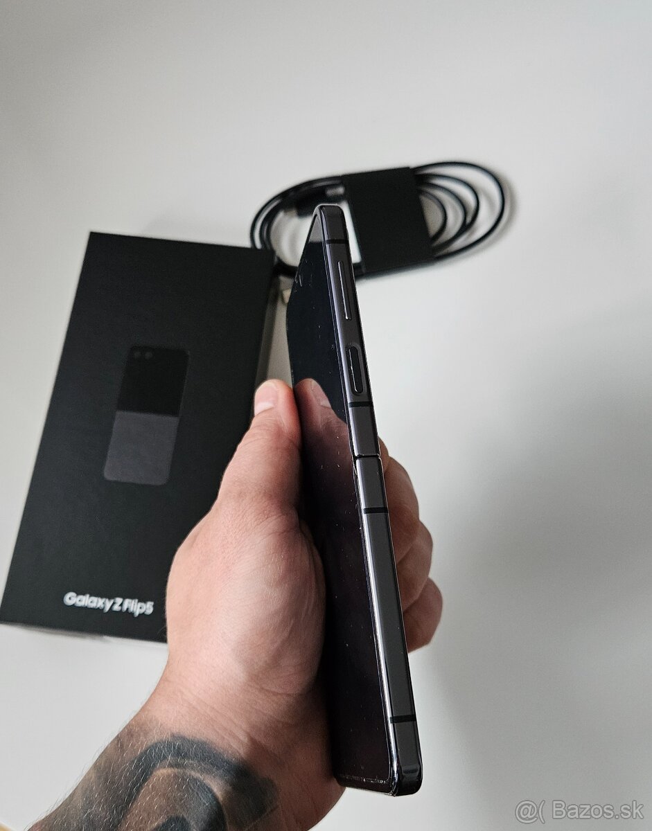 Samsung Galaxy Z Filip 5 - 4